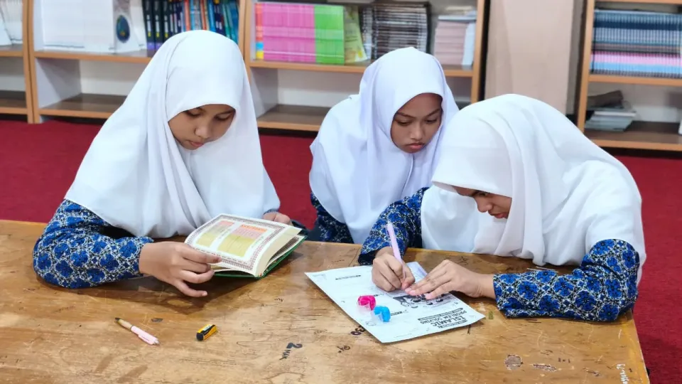 INSPIRE MA Al-Muhajirin Pusat: Berpikir, Berdiskusi, dan Beraksi Membangun Karakter Santri